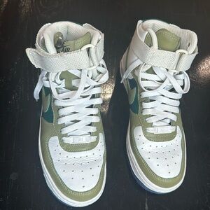 Nike High-Top Sneakers - White and Green